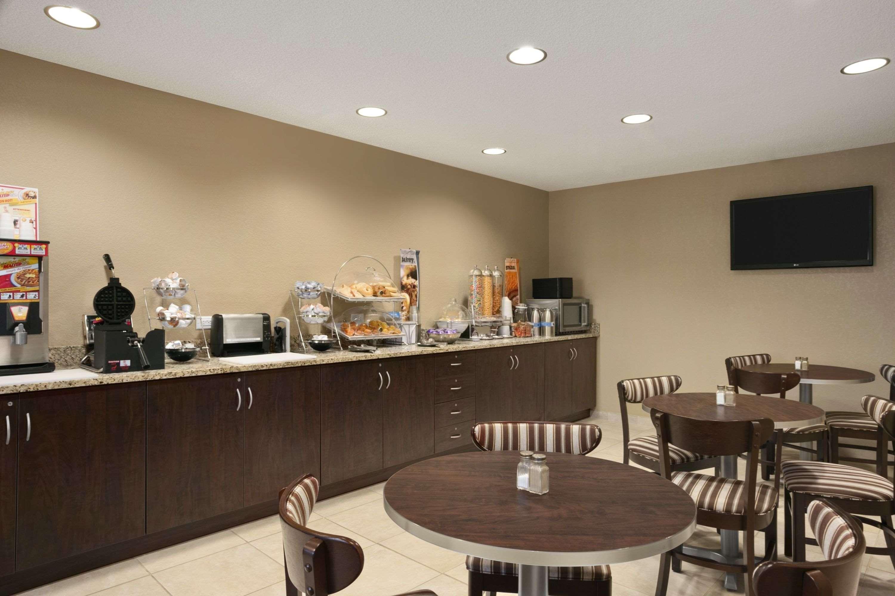 Microtel Inn & Suites By Wyndham Mineral Wells/Parkersburg Екстер'єр фото