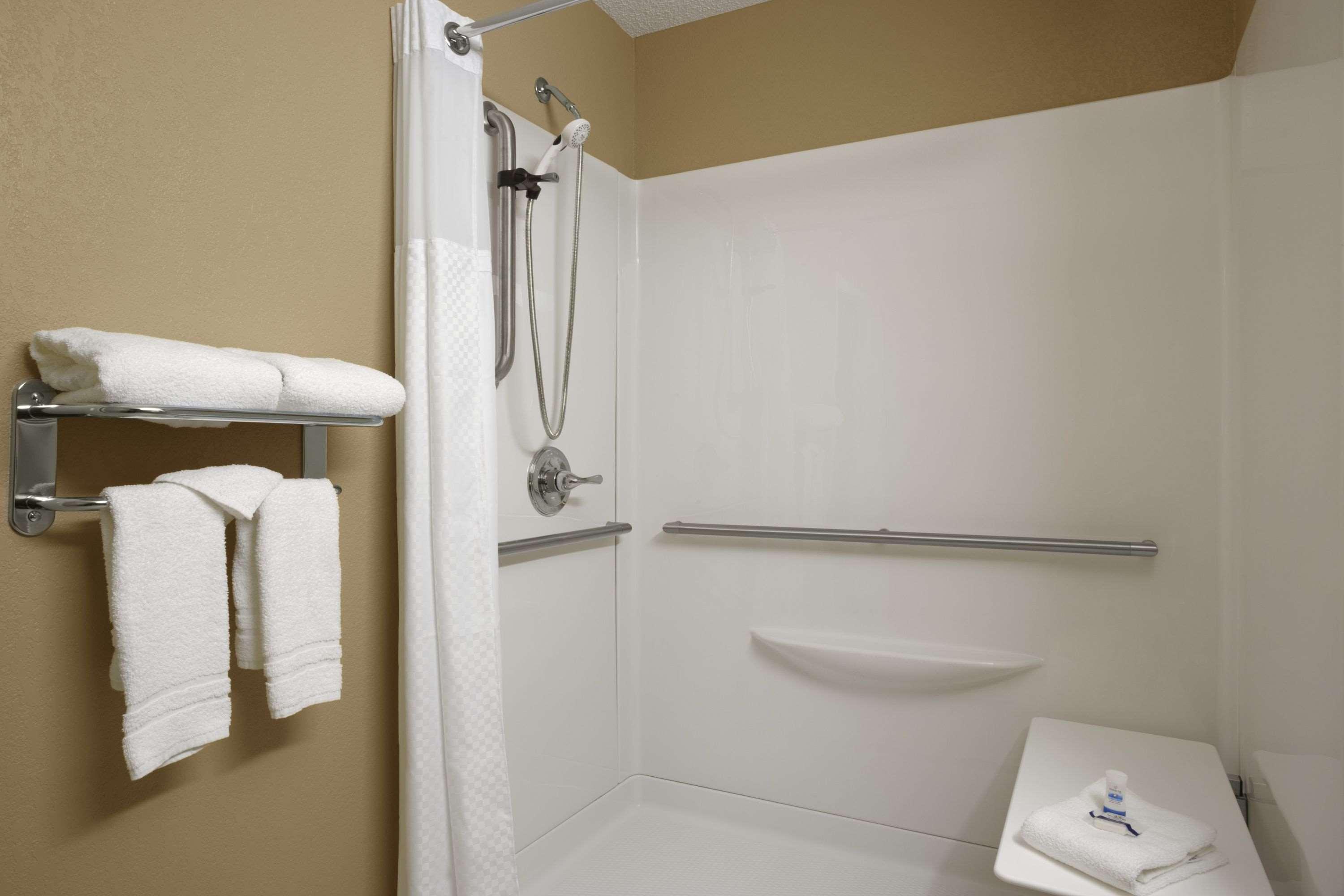 Microtel Inn & Suites By Wyndham Mineral Wells/Parkersburg Екстер'єр фото