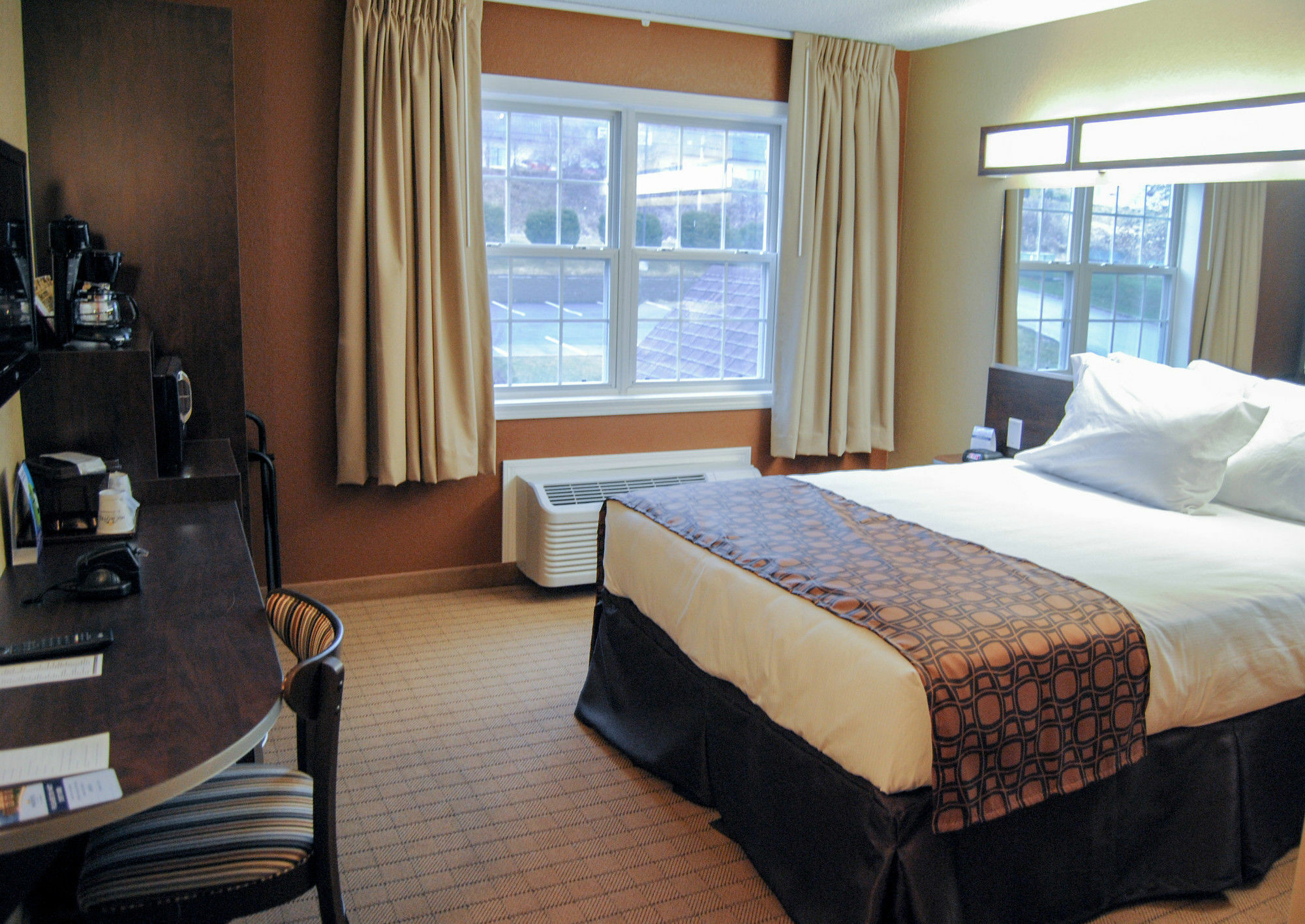 Microtel Inn & Suites By Wyndham Mineral Wells/Parkersburg Екстер'єр фото