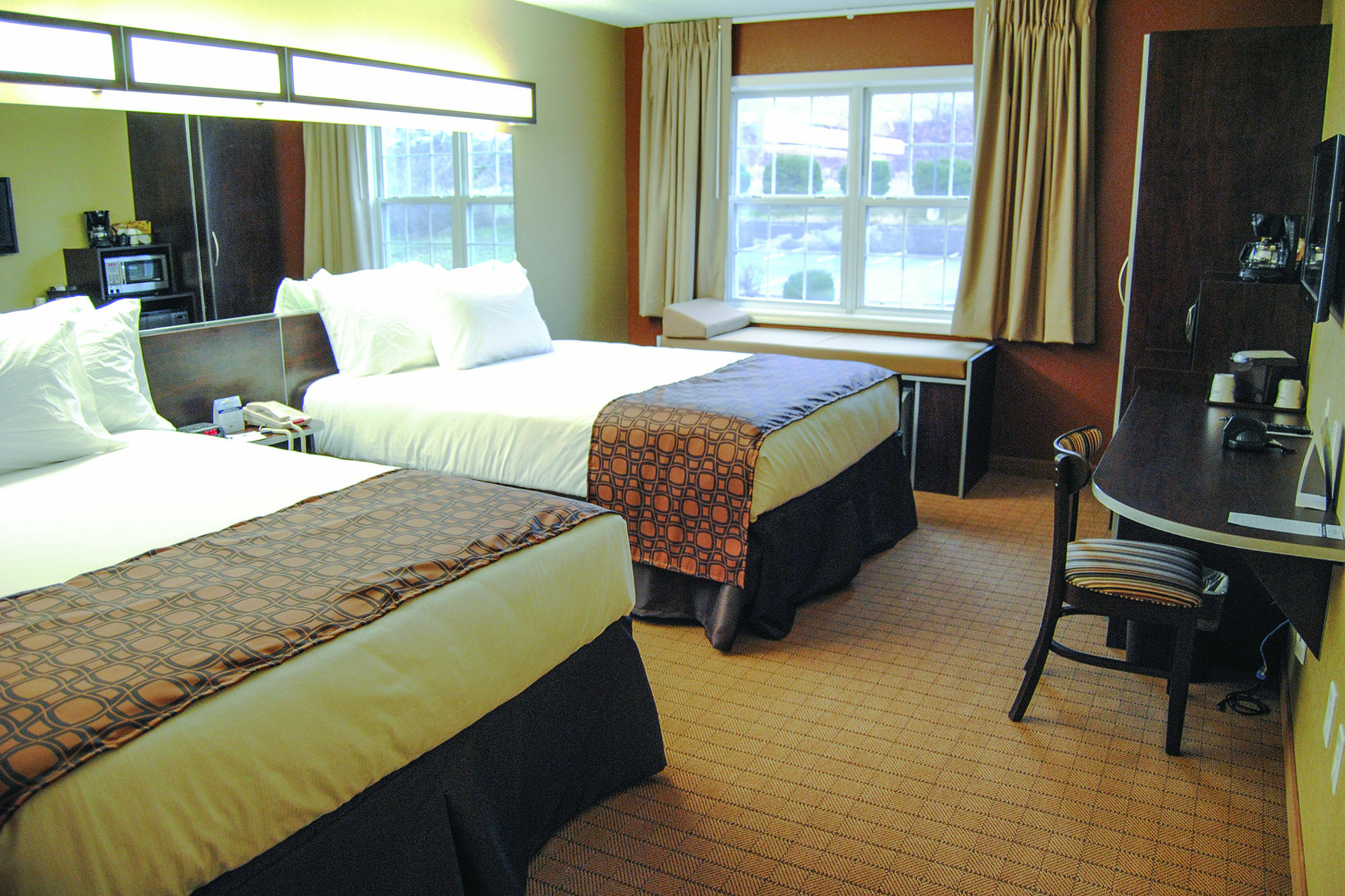 Microtel Inn & Suites By Wyndham Mineral Wells/Parkersburg Екстер'єр фото